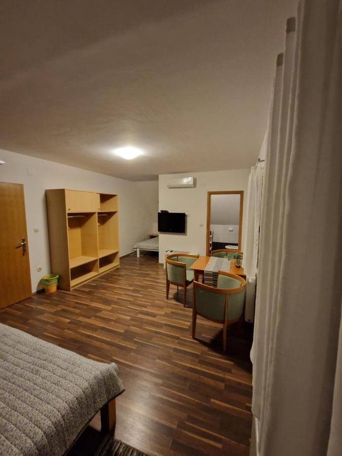 Guest House Wolf II Plitvicka Jezera Ngoại thất bức ảnh