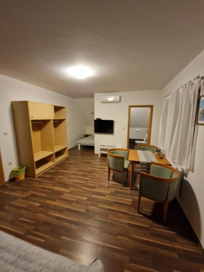 Guest House Wolf II Plitvicka Jezera Ngoại thất bức ảnh