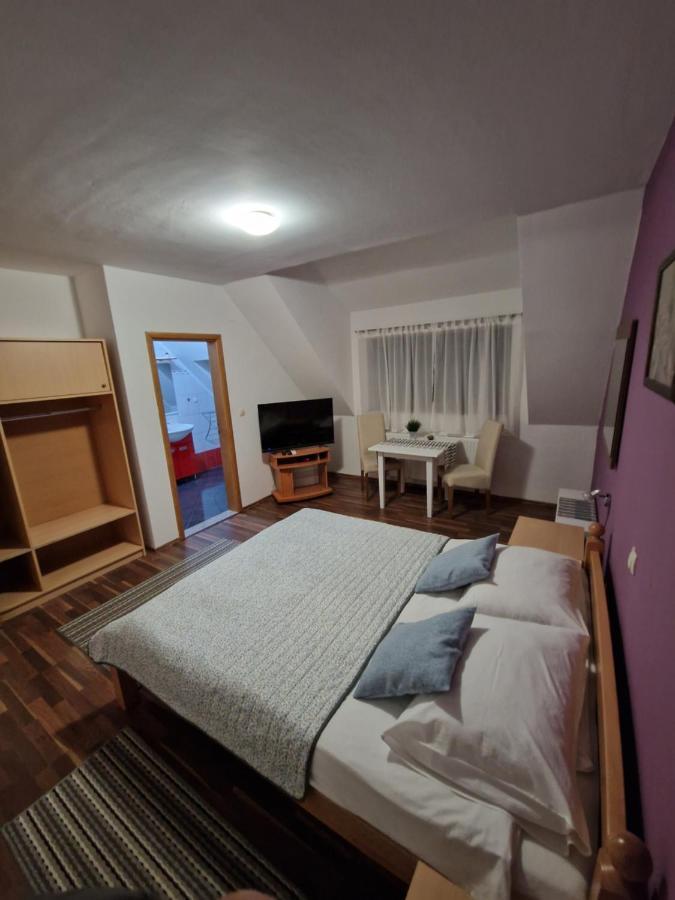 Guest House Wolf II Plitvicka Jezera Ngoại thất bức ảnh