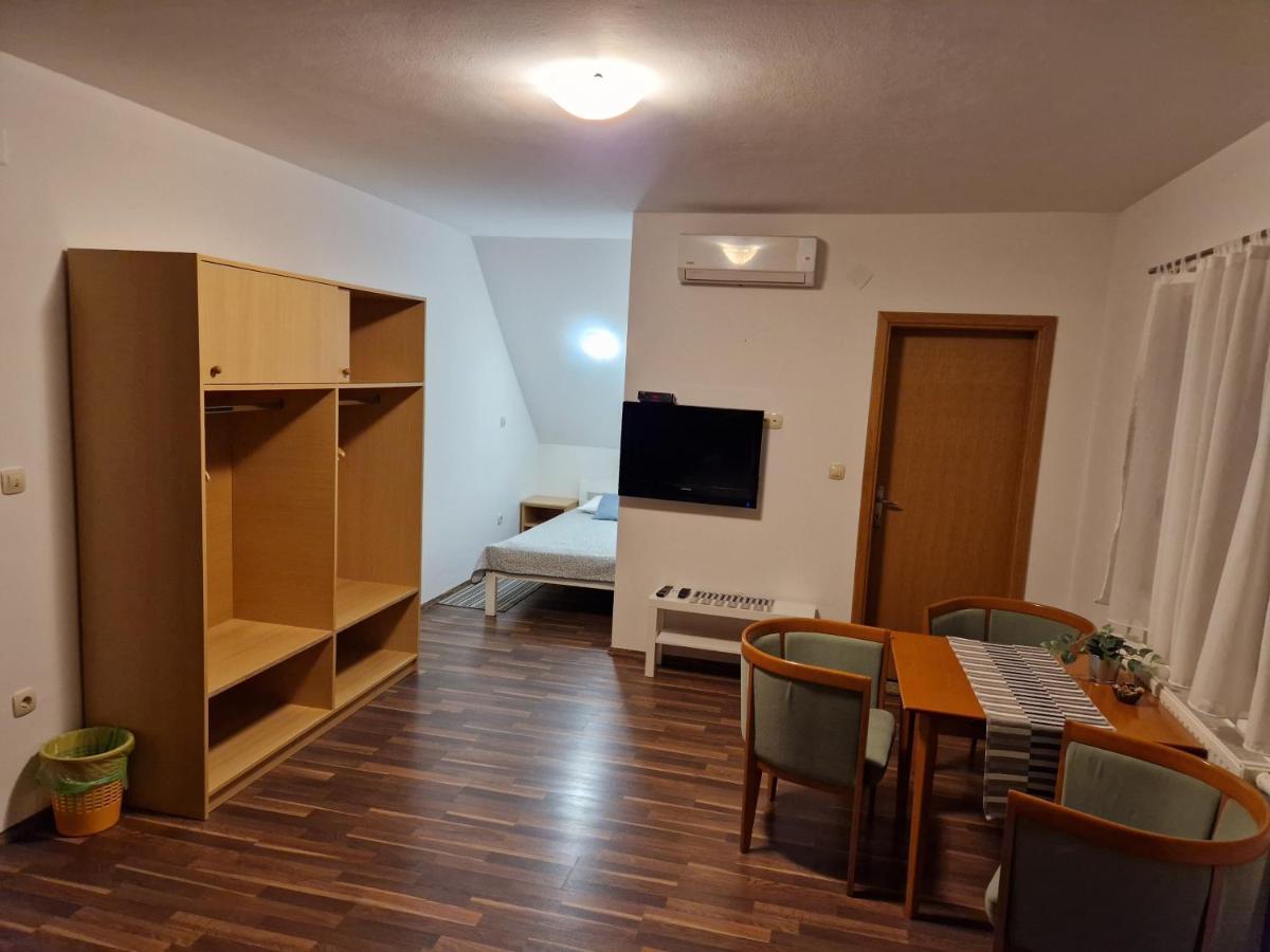 Guest House Wolf II Plitvicka Jezera Ngoại thất bức ảnh