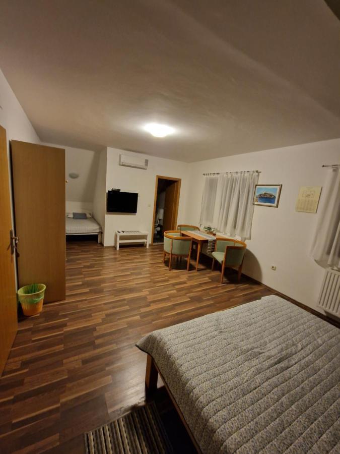Guest House Wolf II Plitvicka Jezera Ngoại thất bức ảnh
