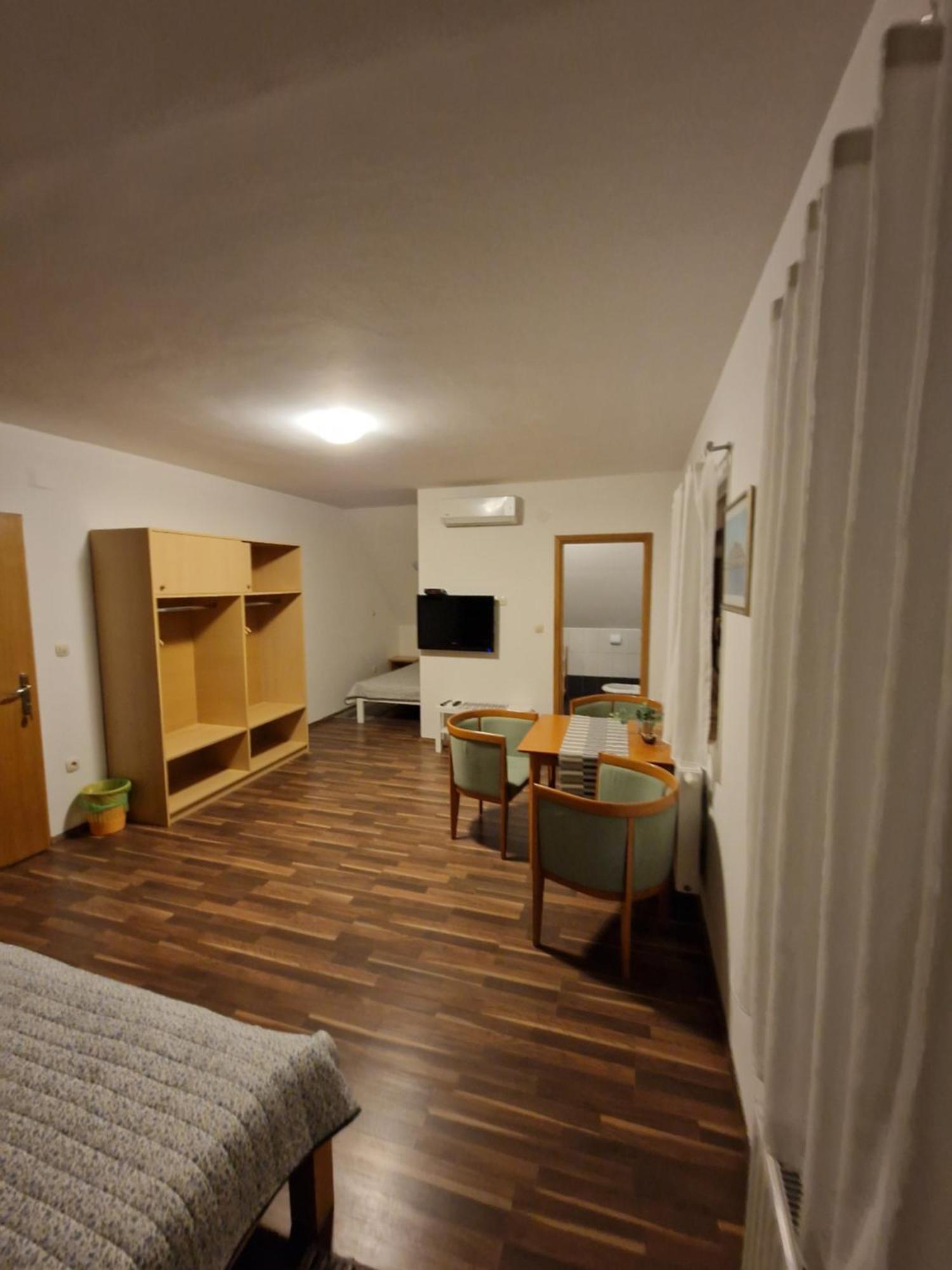 Guest House Wolf II Plitvicka Jezera Ngoại thất bức ảnh